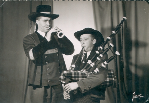 Dans les années 1950, Polig Monjarret et Youenn Gwernig enregistrent un 78-tours chez Mouez Breiz.